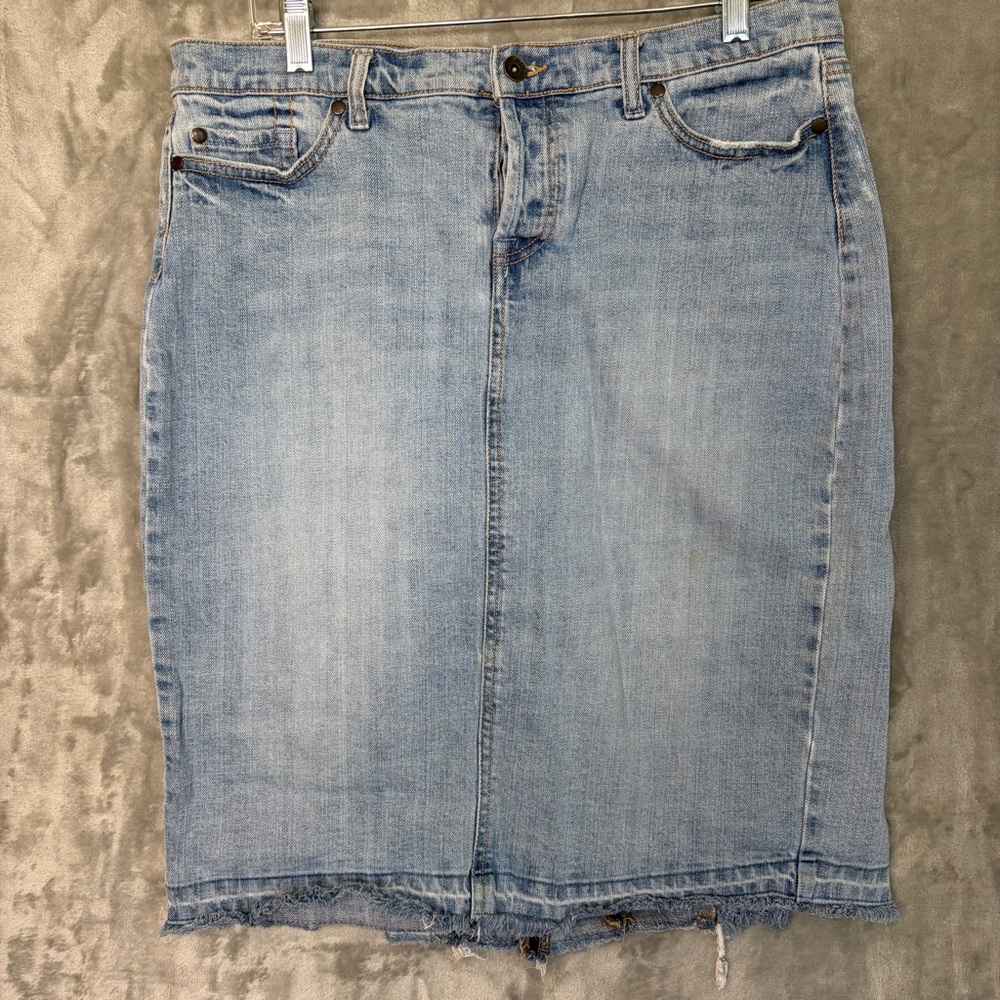 Y2K Mossimo Midi Skirt‎ Women's Size 10 Retro 2000s Button Fly Distressed Denim
